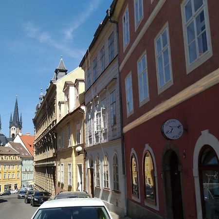 Skromny Apartman V Centru Chebu Buitenkant foto