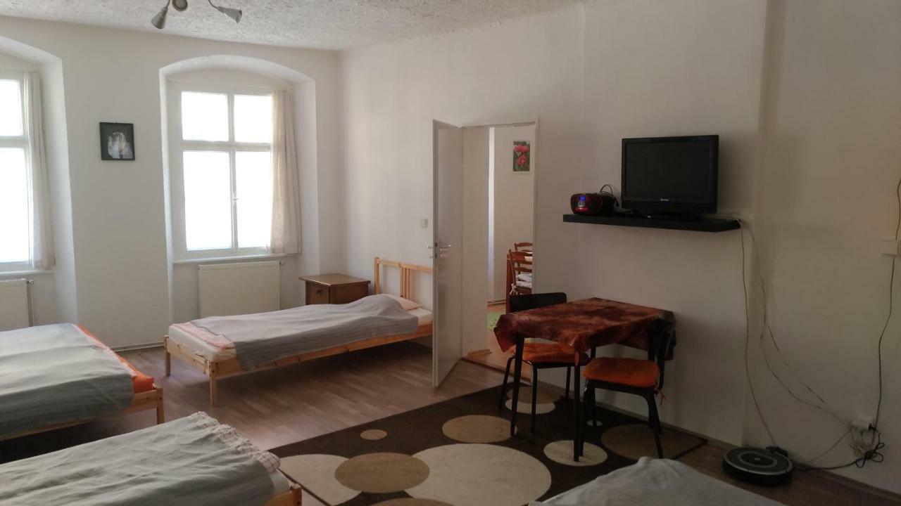 Skromny Apartman V Centru Chebu Buitenkant foto