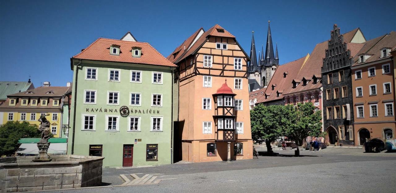 Skromny Apartman V Centru Chebu Buitenkant foto