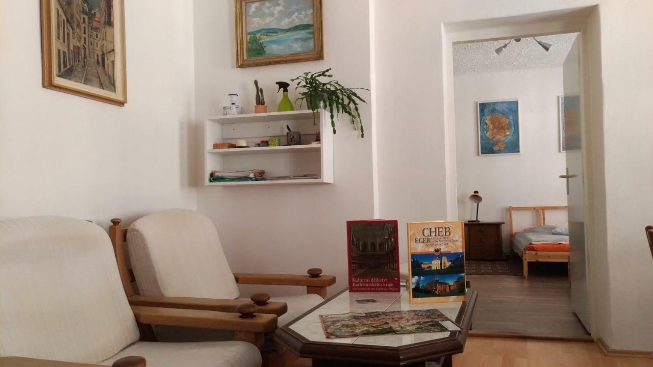 Skromny Apartman V Centru Chebu Buitenkant foto