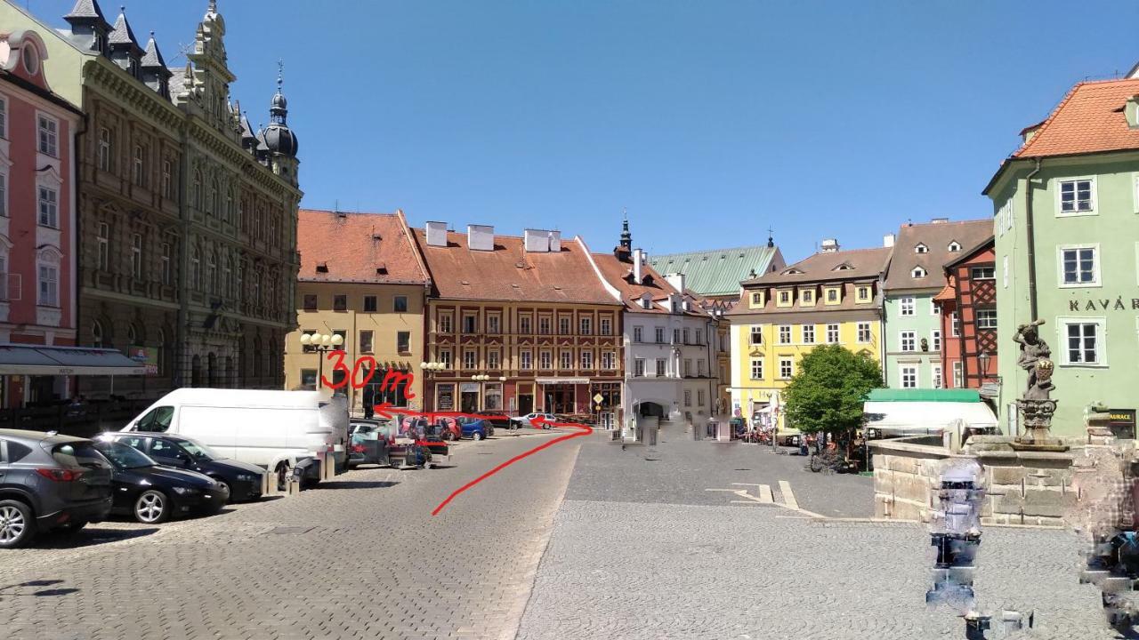 Skromny Apartman V Centru Chebu Buitenkant foto